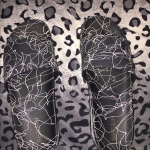 Women’s black slides